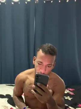 Cam4 Live Sex Cam of Chjunior