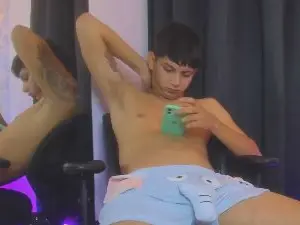 Cam4 Sex Cam of naughty_daniel