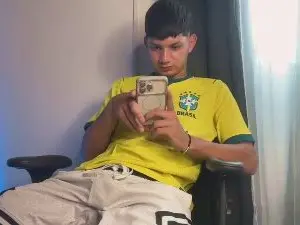 Cam4 Free Live Porn of naughty_daniel