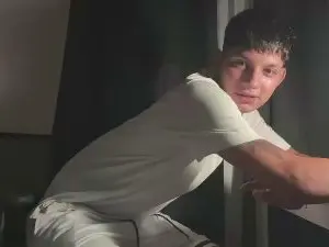 Cam4 Live Sex of naughty_daniel