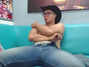 Cam4 Live Sex of Milo_scorpio