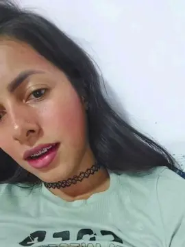 Cam4 Free Live Porn of cute_plop