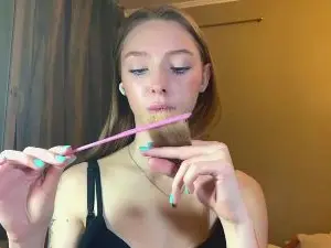 Cam4 Nude Webcam of MadalynGuse