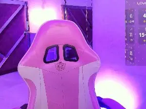 Cam4 Live Sex of MoansAndMuffin