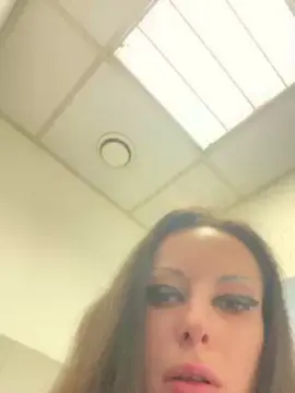 Cam4 Live Porn of bigiulia42gcom2