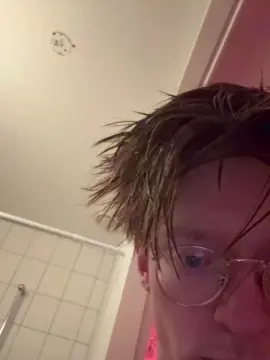 Cam4 Free Live Porn of Leanblondboy