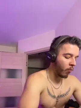 Cam4 Live Sex of bravo_maestro