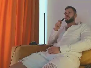 Cam4 Free Live Porn of Nikcholasx1