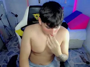 Cam4 Free Live Porn of D_moneyy_