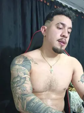 Cam4 Free Live Porn of Im_massimo777