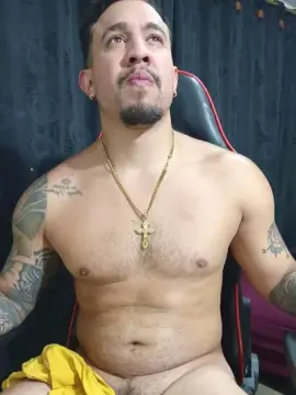 Cam4 Free Live Porn of Im_massimo777