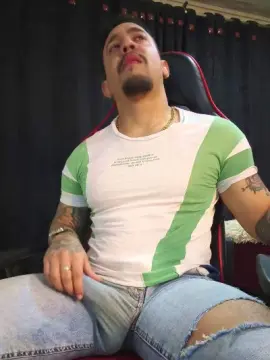 Cam4 Free Live Porn of Im_massimo777