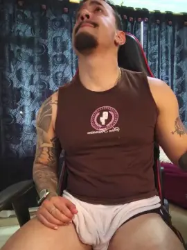 Cam4 Free Live Porn of Im_massimo777