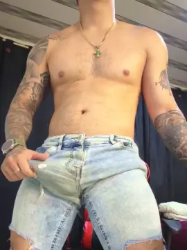 Cam4 Free Live Porn of Im_massimo777