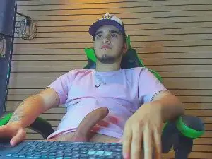 Cam4 Watch Live Sex Cams of BrandoCraw