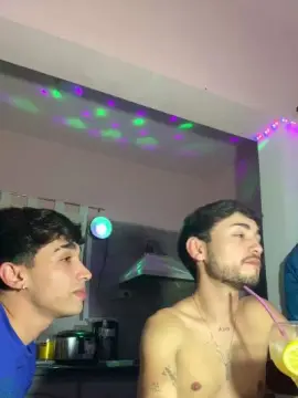 Cam4 Live Sex Cam of Devilboyzzz