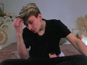 Cam4 Free Live Porn of Volan_Starts