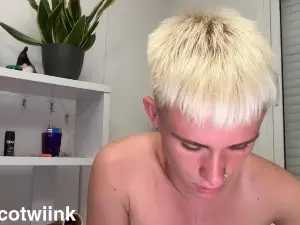Cam4 Live Sex of twinkniko