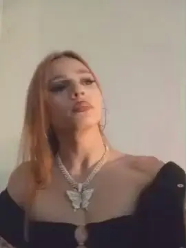 Cam4 Free Live Porn of Emi_tuhembra