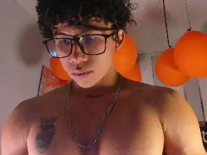 Cam4 Watch Live Sex Cams of Akaza_