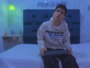 Cam4 Free Porn Cam of axel_tonny3