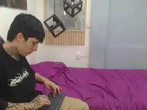 Cam4 Live Sex of Iantwink18