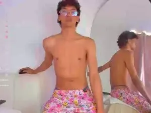 Cam4 Free Live Porn of twinksboys_23