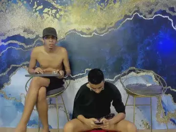 Cam4 Live Sex Cam of Juicy_Creww