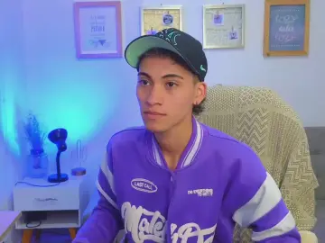 Cam4 Free Live Porn of yulian_vasquez