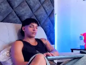 Cam4 Private Sex Chat of KroyWave