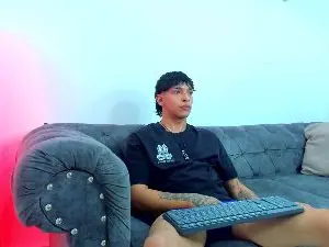 Cam4 Live Sex of KroyWave