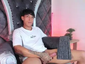 Cam4 Watch Live Sex Cams of KroyWave