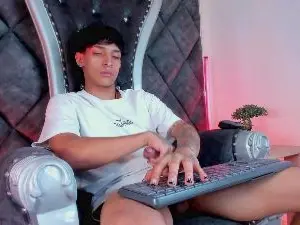 Cam4 Watch Live Sex Cams of KroyWave