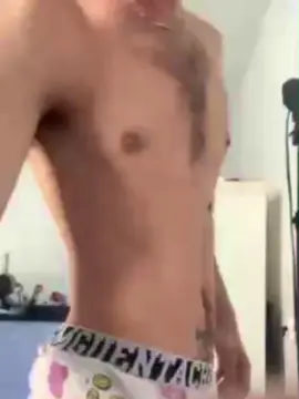 Cam4 Free Live Porn of Reedtwink