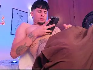 Cam4 Live Sex of Vaalentino