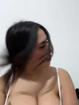 Cam4 Free Live Porn of Reyna444