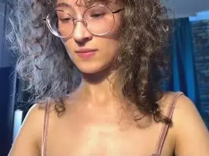 Cam4 Free Porn Cam of CurlyWinxy