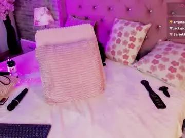 Chaturbate Free Live Porn of naiawhisper