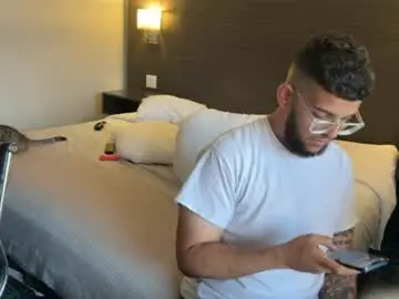 Chaturbate Live Sex Cam of numbuniverse