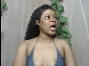 Chaturbate Live Sex Cam of squirtyqueenxx