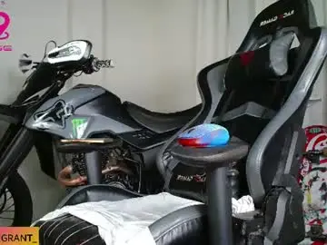 Chaturbate Live Sex Cam of ash_wingrant