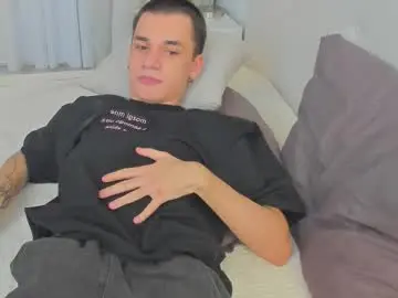 Chaturbate Live Sex Cam of andrew_clar