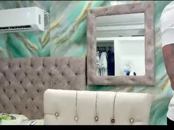 Chaturbate Watch Live Sex Cams of taylor_lautnerr2