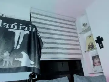 Chaturbate Live Sex Cam of zombieeporcelainex