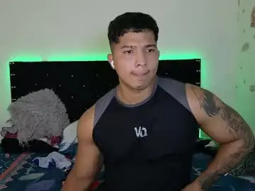 Chaturbate Live Sex of tommy_montana57935