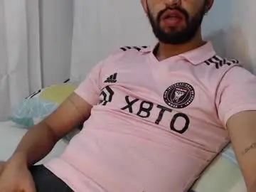 Chaturbate Live Sex Cam of adrian_falcon