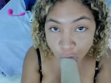Chaturbate Live Sex Cam of ambarglowasm