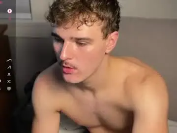 Chaturbate Sex Cam of yngdesire1