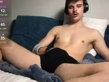 Chaturbate Live Sex Cam of yngdesire1