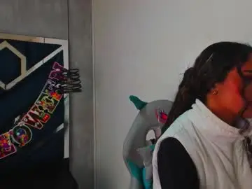 Chaturbate Live Sex Cam of lili_evanss